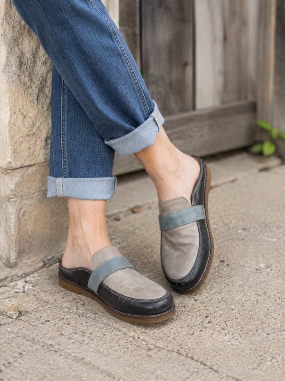 Taos Royal Leather Mule Clogs Shoes Gray Blue Size 8 ROY-14015A
